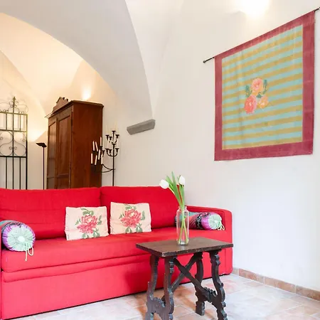 Characteristic In The Center Of Daire Floransa